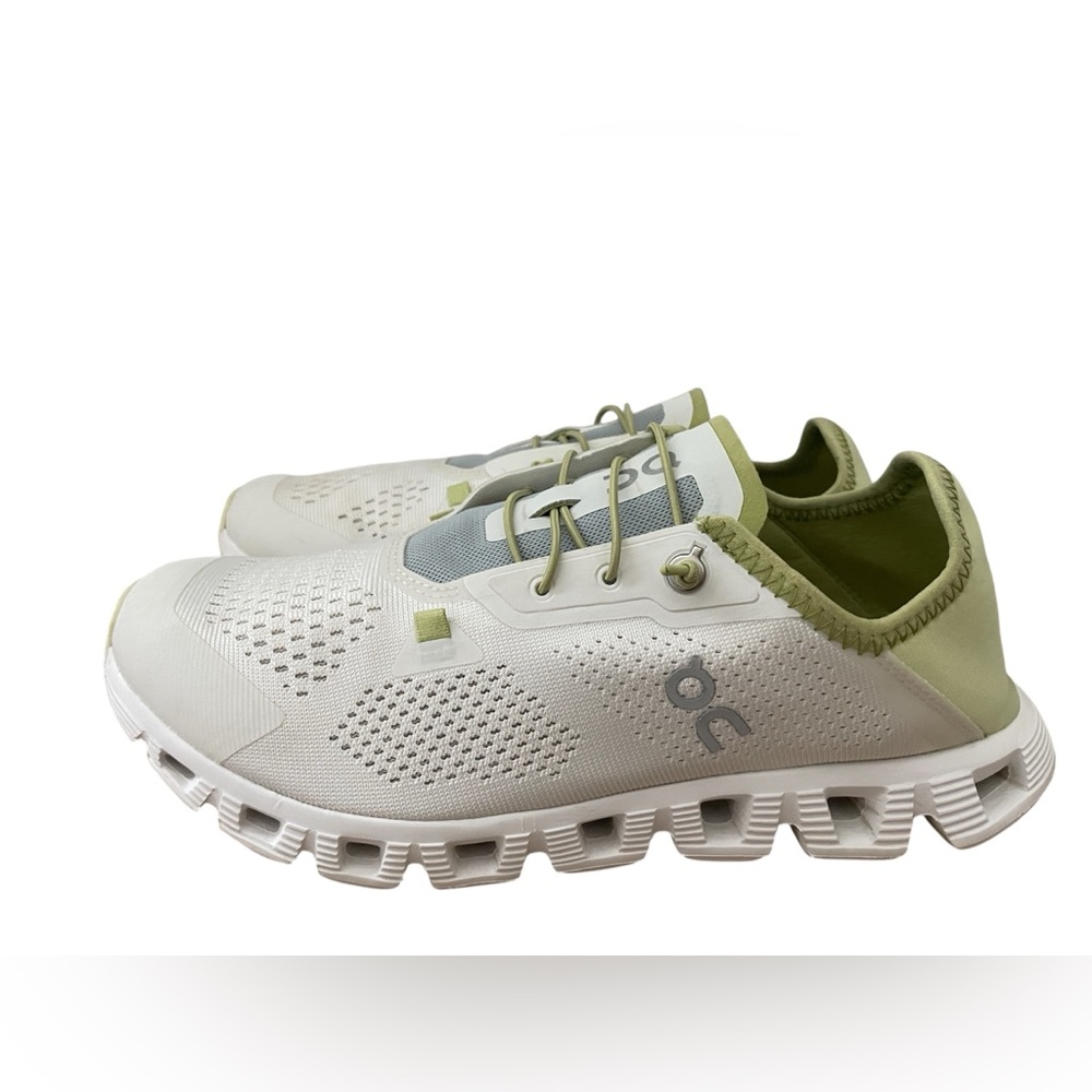 On Running Cloud Coast Packable White and Green Sneakers Women’s 8.5